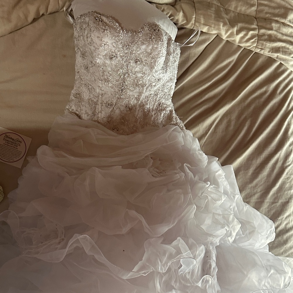 Allure Bridals White Wedding Dress